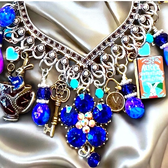 Cheshire Cat Alice in Wonderland charm necklace Vintage pieces gorgeous - Picture 1 of 17
